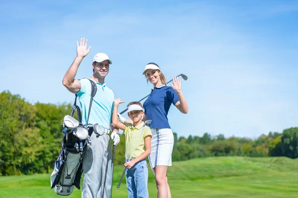 Familia joven al aire libre — Foto de Stock