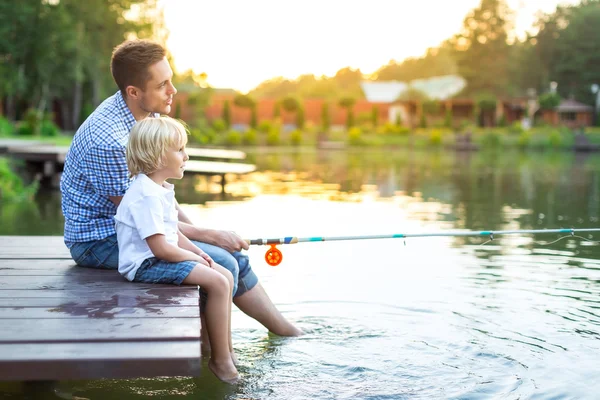 Papà e figlio pesca — Foto Stock