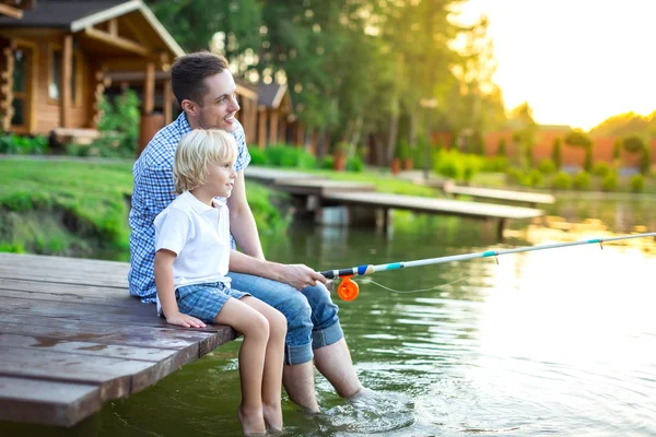 Papà e figlio pesca — Foto Stock