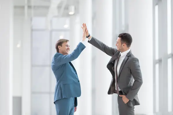 Affärsman i tjänst — Stockfoto