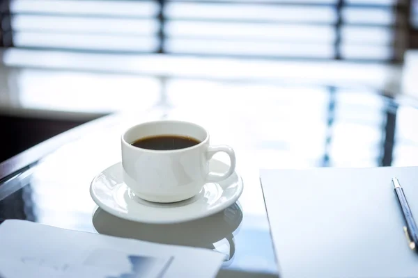 Coffee cup on the desk — Stock Photo, Image