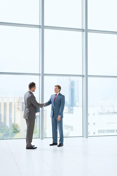 Greeting people in office — Stock Photo, Image