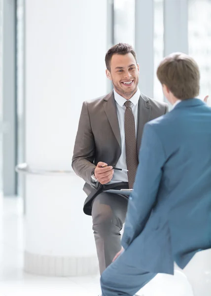 Jonge ondernemers in office — Stockfoto