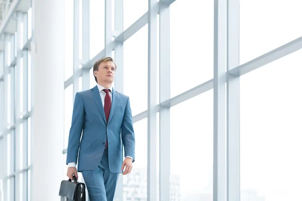 Manager with briefcase — Stock Photo, Image