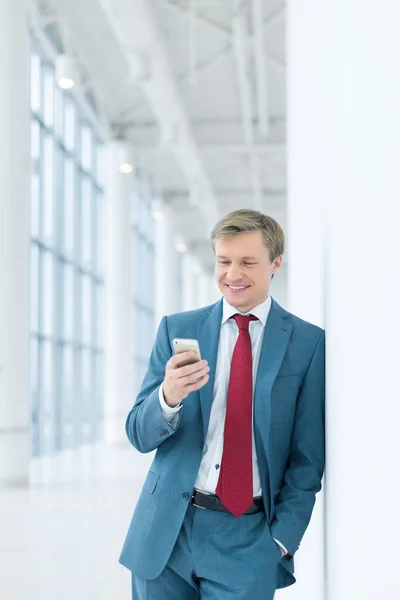 Smiling man in office — Stock Photo, Image