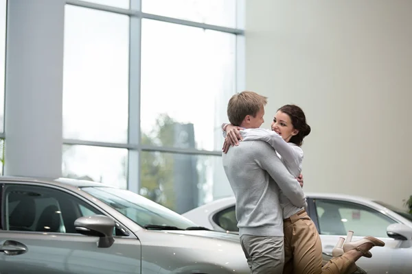 Happy couple in store — Stock Photo, Image