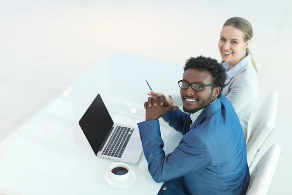 Werkende mensen in kantoor — Stockfoto