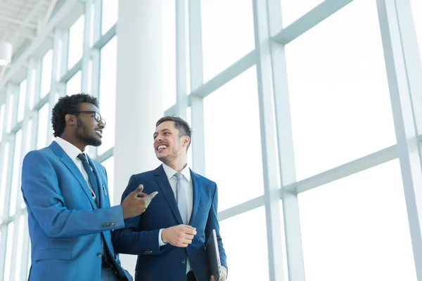 Meeting people in office — Stock Photo, Image