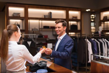 Satıcı genç işadamı 