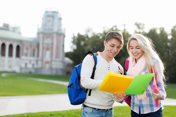 Students in park — Stock Photo, Image