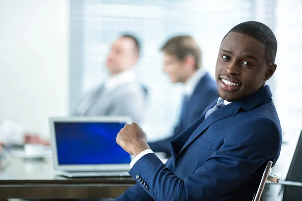 Smiling businessman in office — Stock Photo, Image