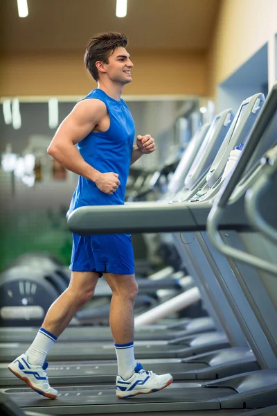Sportler auf dem Laufband — Stockfoto