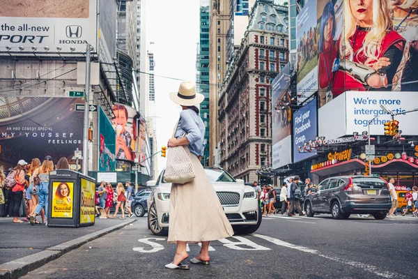 Jeune Fille Attrayante Dans Rue New York — Photo