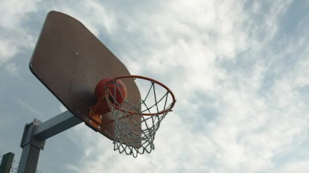 Basketball Ball Stuck Basket Outdoors — Stock Video