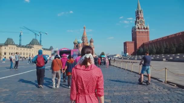 Young Girl Walking Red Square Moscow — Stock Video