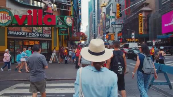 Tânăra Fată Intersecția Times Square Din New York — Videoclip de stoc