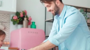 Baba ve kızı birlikte vakit geçiriyorlar. Yaşam tarzı kavramı