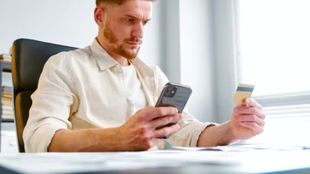 Concentrated financial director in shirt looks at card — Stockvideo