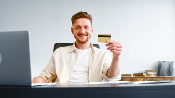 Smiling man successful company manager holds credit card — Stock Video