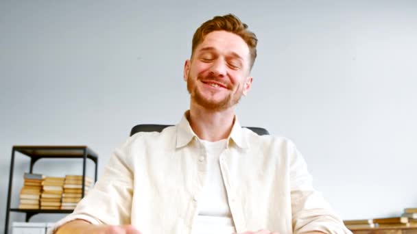 Joyful financial director with beard waves hand and talks — Stockvideo