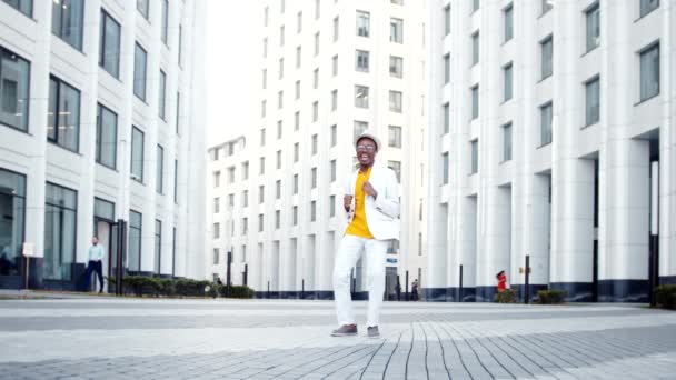Joyful African American dancer in t shirt and white suit — Stock Video