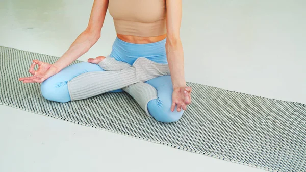 Young girl in yoga lotus position in the living room — Stock Photo, Image