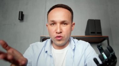 Şirket yöneticisi cyborg adam yapay biyo parmaklarına güveniyor