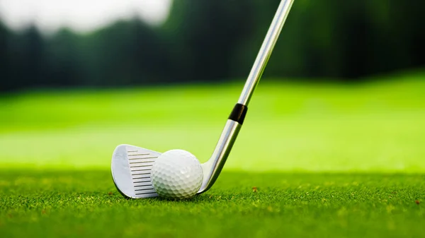 Golf Sahasında Golf Sopası Top Yakın Plan — Stok fotoğraf