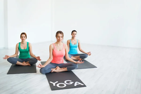 Yoga — Stock Photo, Image