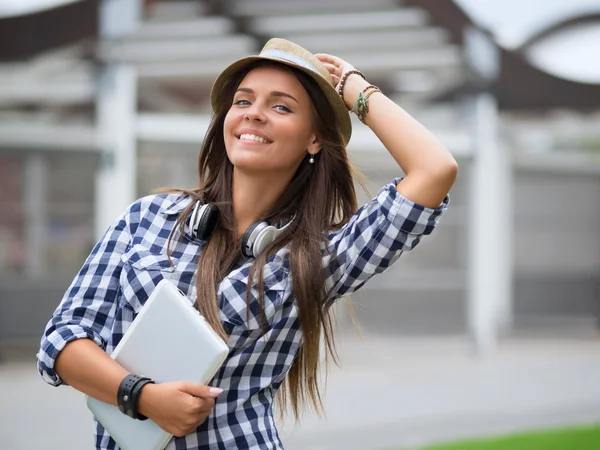 Girl with laptop — Stock Photo, Image