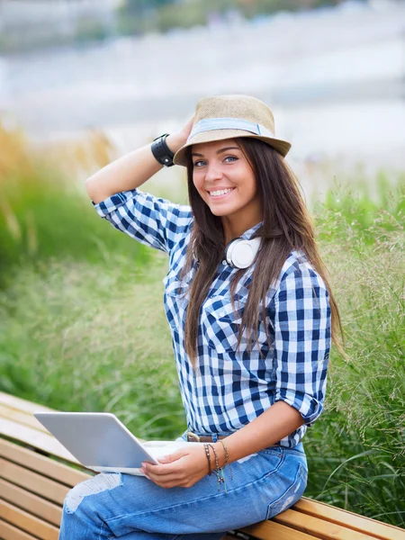 Leende flicka — Stockfoto