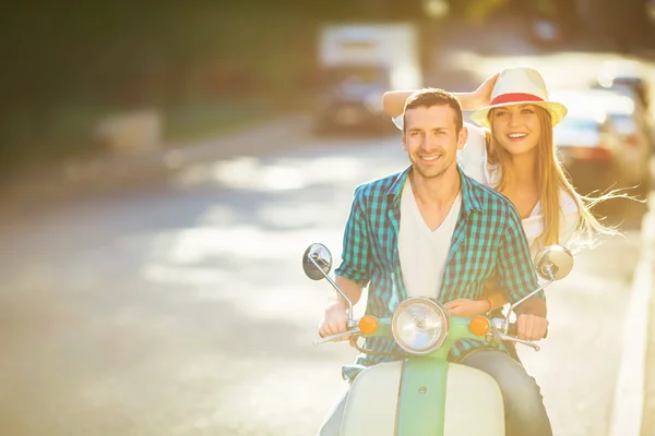 Coppia sorridente — Foto Stock