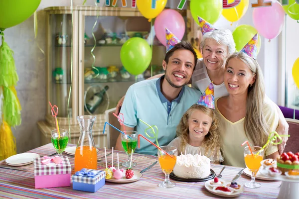 Familia en casa — Foto de Stock