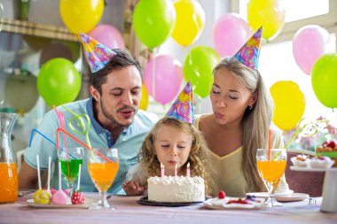 Evde mutlu bir aile