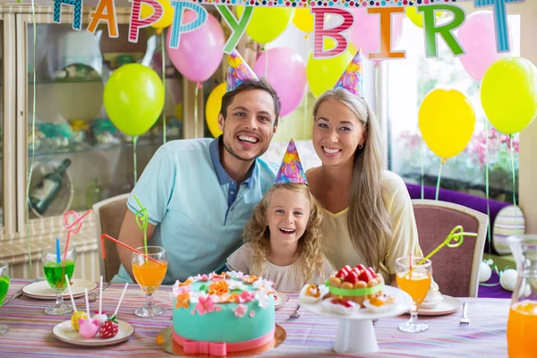 Familia en casa — Foto de Stock