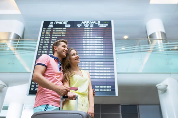 Young couple at airport — Stock Photo, Image