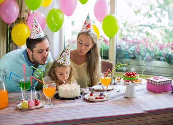 Familia con niño — Foto de Stock