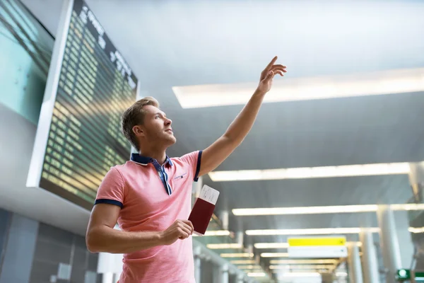 Homme à l'aéroport — Photo