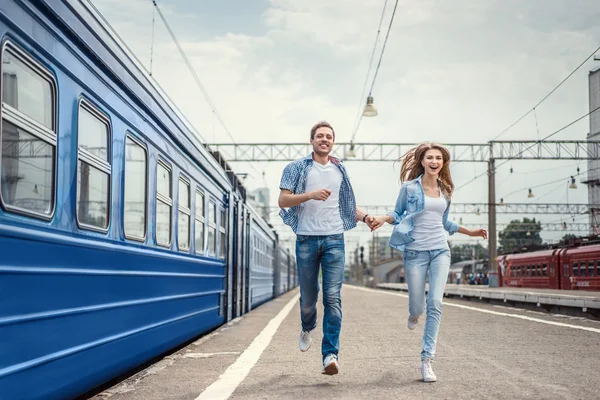 Correr pareja al aire libre — Foto de Stock