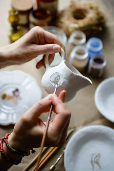 Process Hand Painting Ceramic Hand Made Dishes Selective Focus — Stock Photo, Image