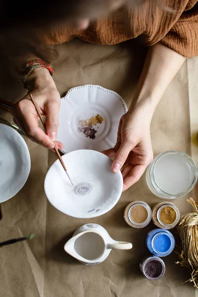 Process Hand Painting Ceramic Hand Made Dishes Selective Focus — Stock Photo, Image