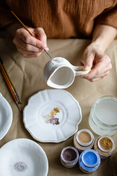 Process Hand Painting Ceramic Hand Made Dishes Selective Focus — Stock Photo, Image