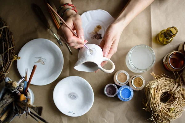 Process Hand Painting Ceramic Hand Made Dishes Selective Focus — Stock Photo, Image