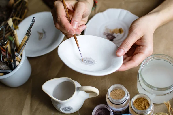 Process Hand Painting Ceramic Hand Made Dishes Selective Focus — Stock Photo, Image