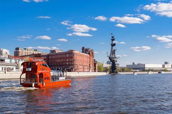 Moscow Ryssland Maj 2021 Navigering Moskvafloden Med Utsikt Över Röda — Stockfoto