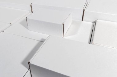 Yeni boş beyaz karton kutu seti farklı boyutlarda