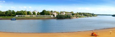 Novgorod görünümü Volkhov Nehri üzerinde