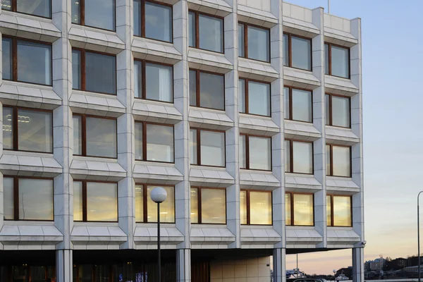 Edificio de oficinas de estilo moderno —  Fotos de Stock