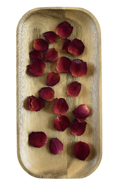 Pétalas de rosa vermelha na bandeja de madeira — Fotografia de Stock