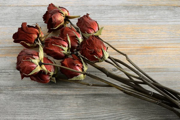 Bouquet Withered Roses Wooden Background — Stock Photo, Image